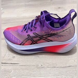 ASICS Megablast Men’s Size 7.5 Women’s 9